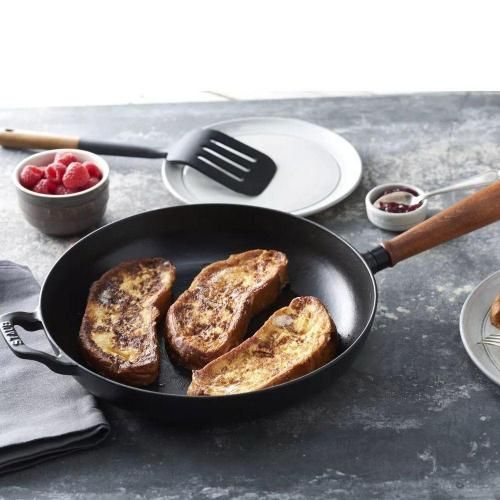 Cast iron frying pan with handle 24 cm Staub black