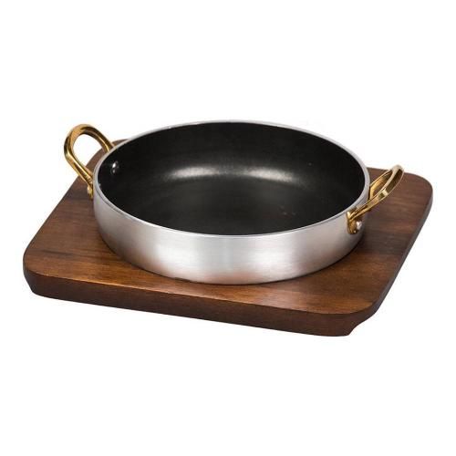 750 ml non-stick coated aluminum pan for serving on a wooden stand,